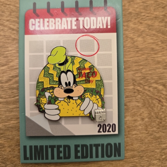 Limited edition taco goofy pin - Picture 1 of 1